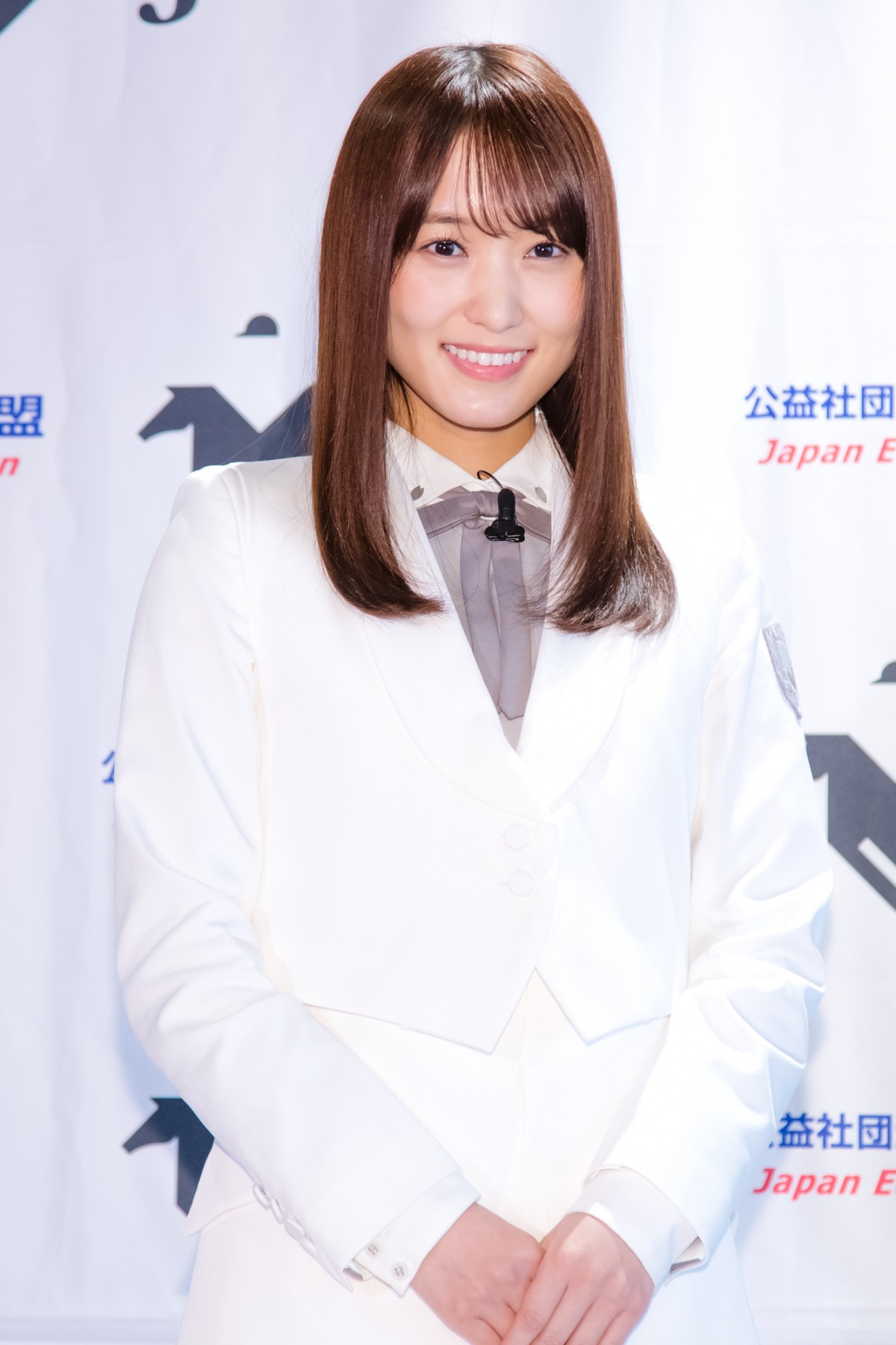 “馬を愛するアイドル”櫻坂46・菅井友香、乗馬で笑顔振りまく