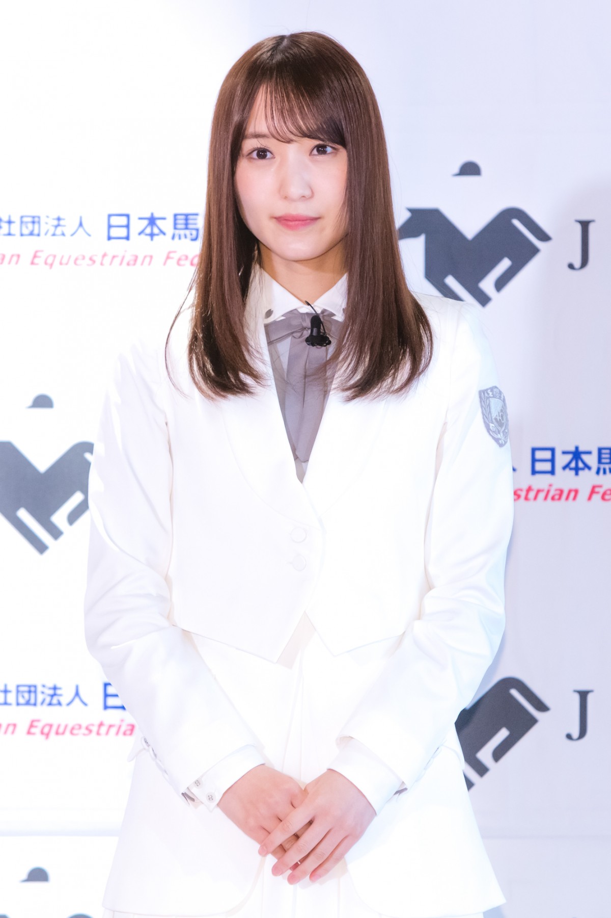 “馬を愛するアイドル”櫻坂46・菅井友香、乗馬で笑顔振りまく