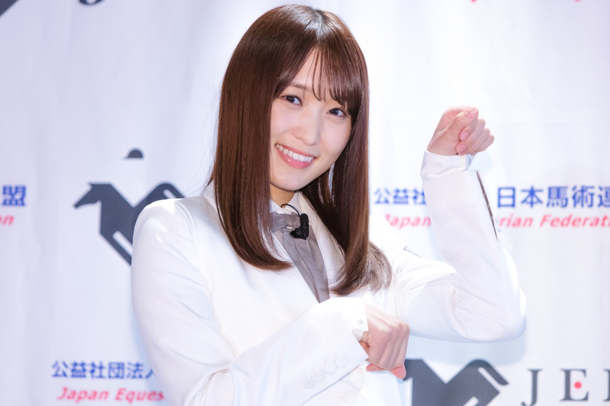 “馬を愛するアイドル”櫻坂46・菅井友香、乗馬で笑顔振りまく