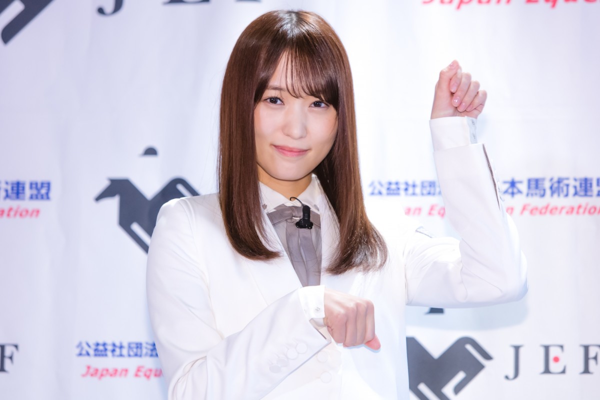 “馬を愛するアイドル”櫻坂46・菅井友香、乗馬で笑顔振りまく