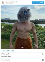 嘴平伊之助のコスプレを披露したなかやまきんに君 ※「なかやまきんに君」インスタグラム