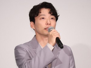 映画『罪の声』初日舞台あいさつに登壇した星野源