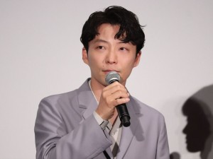 映画『罪の声』初日舞台あいさつに登壇した星野源