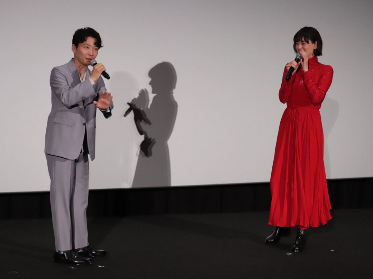 小栗旬＆星野源、『罪の声』野木亜紀子の脚本を絶賛！