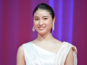 「第33回東京国際映画祭」オープニングセレモニーに出席した土屋太鳳