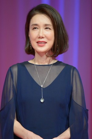 「第33回東京国際映画祭」オープニングセレモニーに出席した筒井真理子