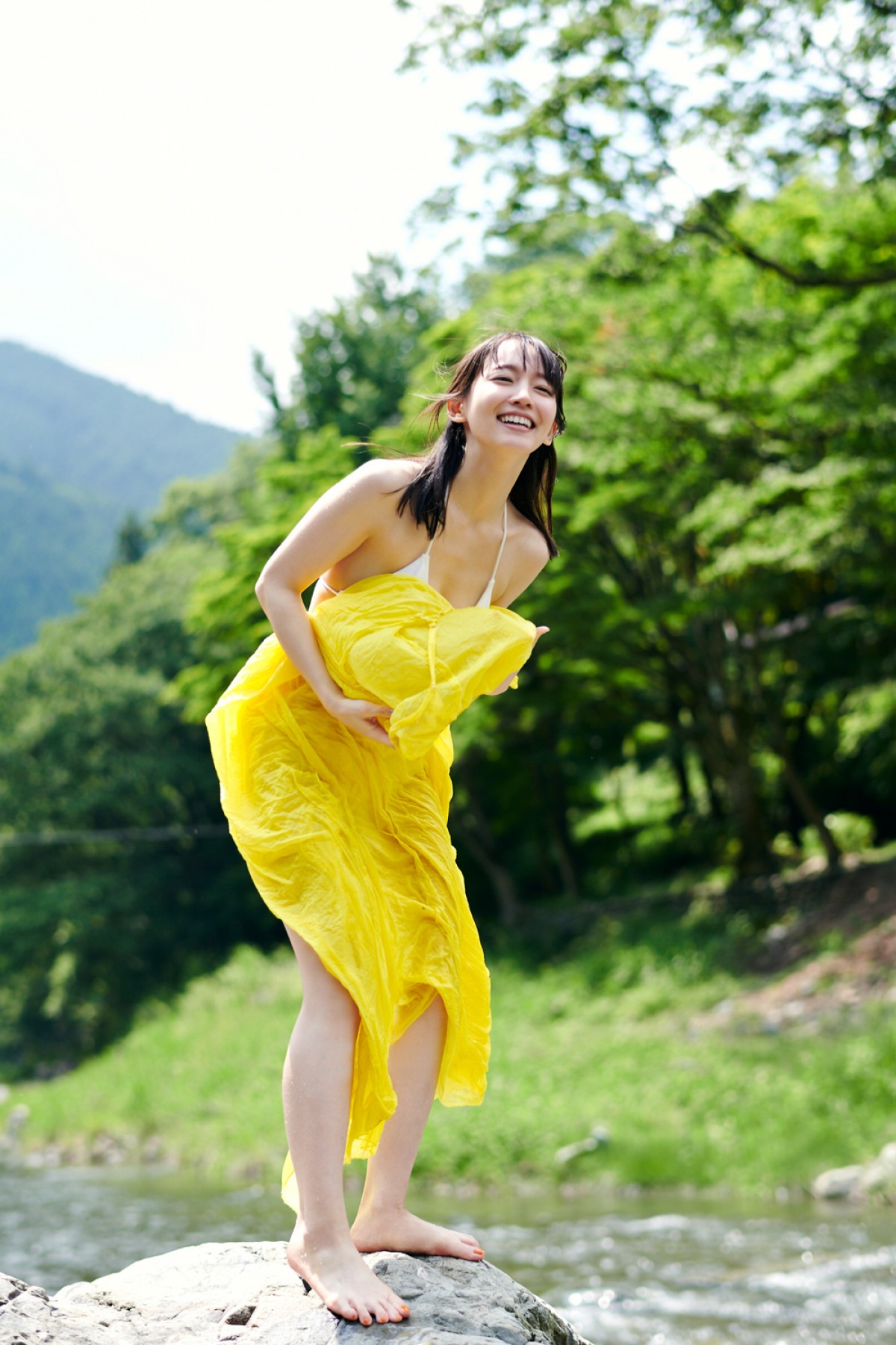  吉岡里帆がグラビアで見せる新境地　「週プレ」表紙で美ボディも披露
