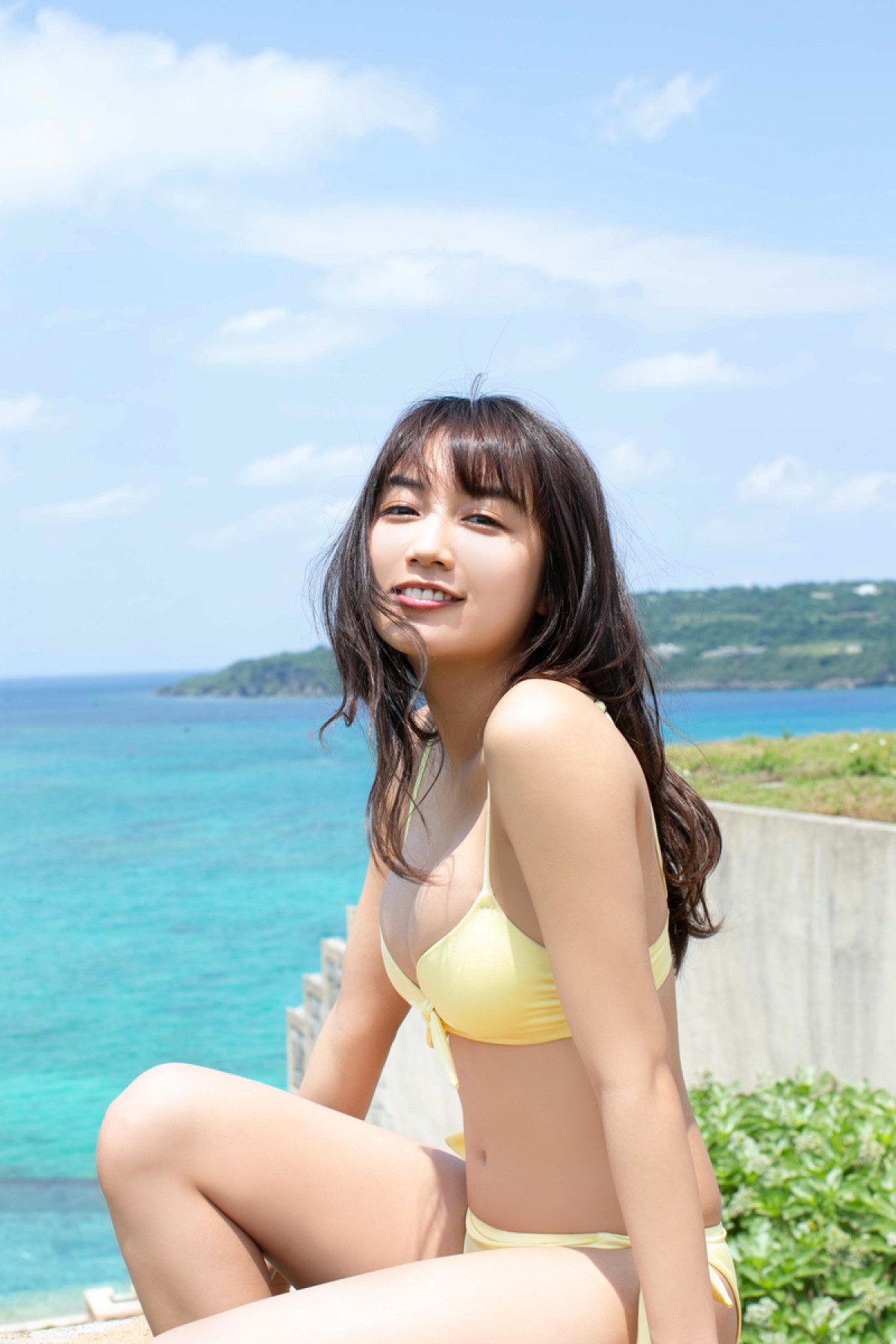 “現役女子高生モデル”黒木ひかり、開放的なビキニ姿を披露