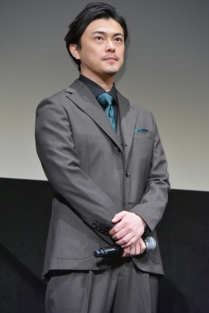 劇場版『アンダードッグ』舞台あいさつに登場した勝地涼