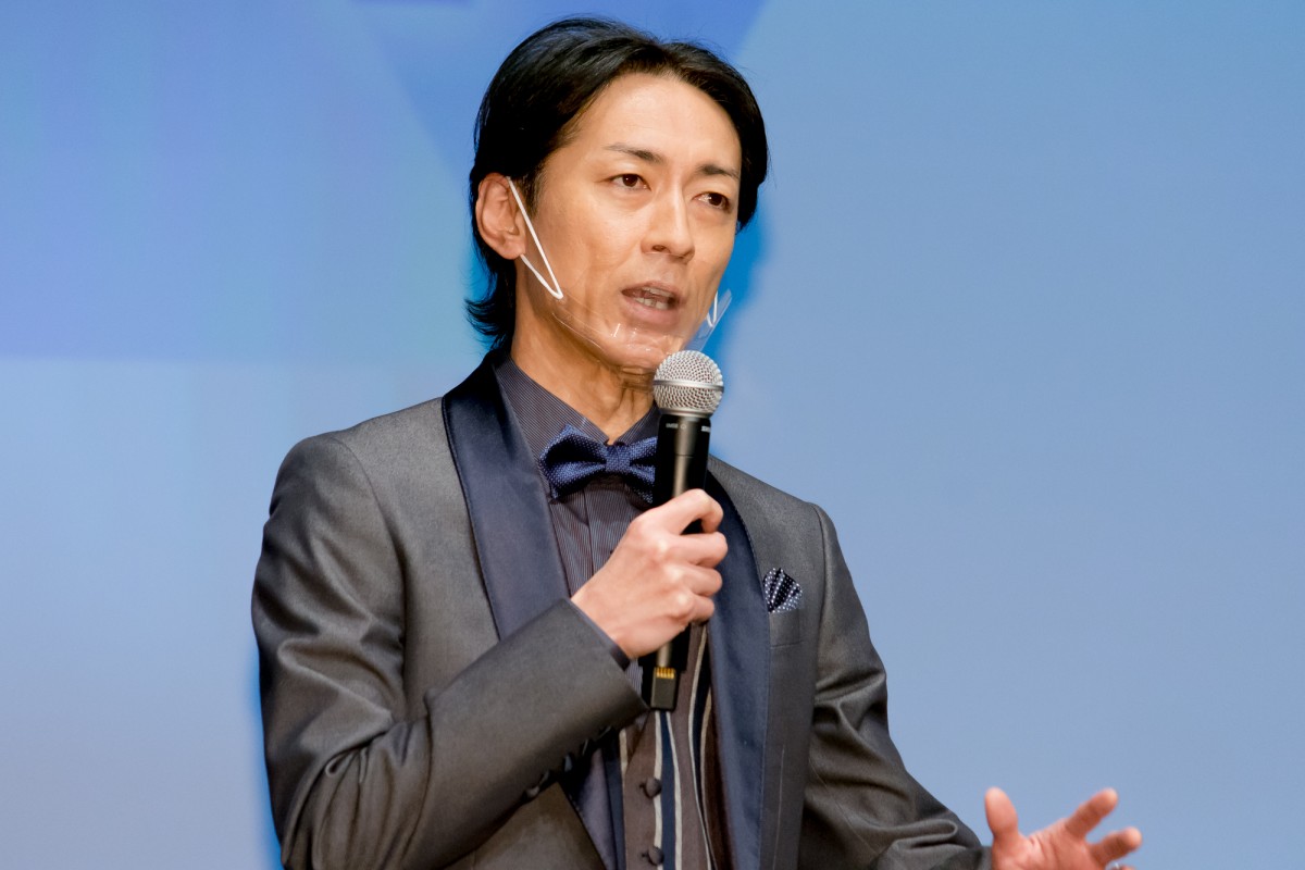岡村隆史、結婚発表後初の公の場　祝福にはにかみ「幸せです」