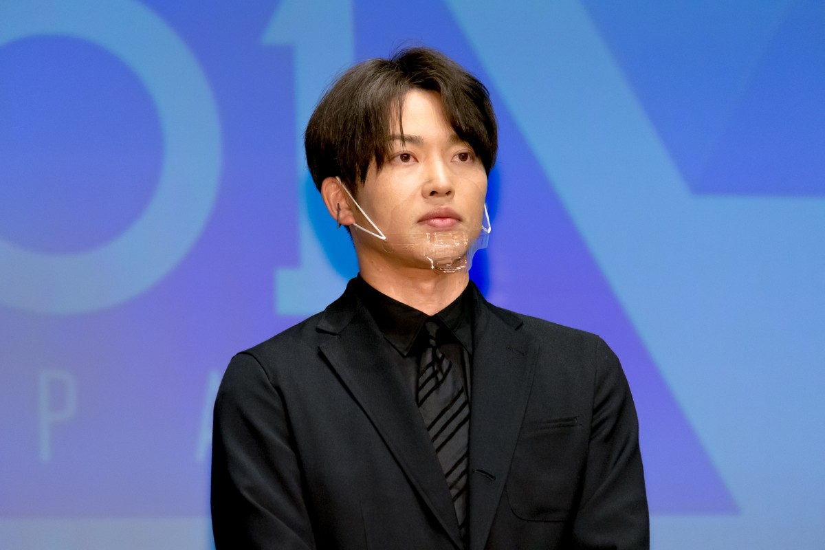 岡村隆史、結婚発表後初の公の場　祝福にはにかみ「幸せです」