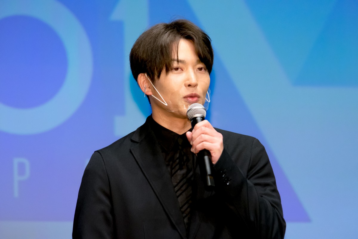 岡村隆史、結婚発表後初の公の場　祝福にはにかみ「幸せです」