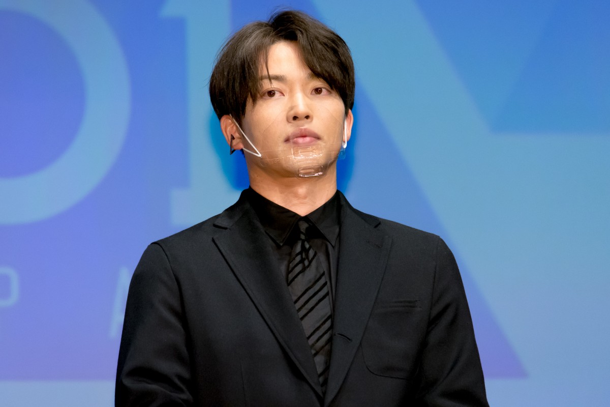 岡村隆史、結婚発表後初の公の場　祝福にはにかみ「幸せです」