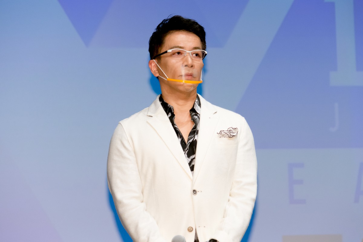 岡村隆史、結婚発表後初の公の場　祝福にはにかみ「幸せです」