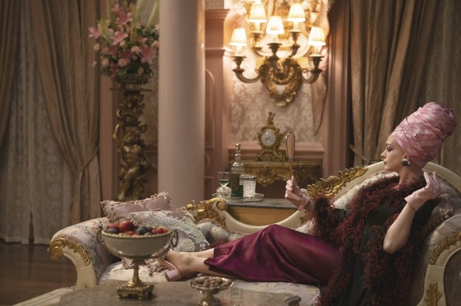 アン ハサウェイの60年代ファッションがかわいい 魔女がいっぱい 場面写真解禁 年11月5日 写真 映画 ニュース クランクイン