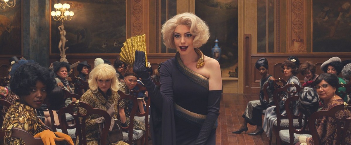 アン・ハサウェイの60年代ファッションがかわいい！ 『魔女がいっぱい』場面写真解禁