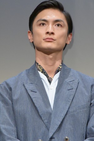 第33回東京国際映画祭 特別招待作品『あのこは貴族』舞台あいさつに登場した高良健吾