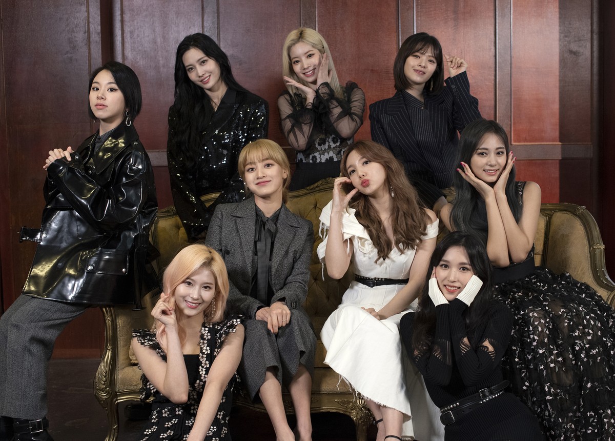 TWICE、キュート＆ゴージャスな魅力を収録　日本特別仕様の写真集