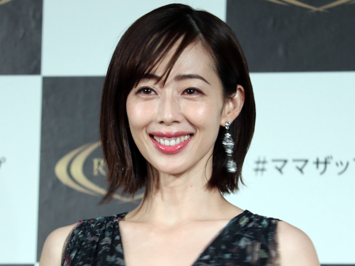 井上和香、ばっさりショートヘア「いつもより短くて恥ずかしい」