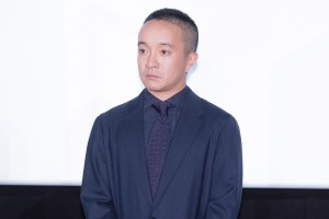 映画『おらおらでひとりいぐも』初日舞台あいさつに登場した濱田岳