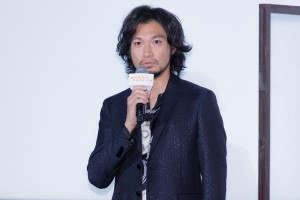 映画『おらおらでひとりいぐも』初日舞台あいさつに登場した青木崇高