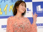 稲村亜美、2021年カレンダー発売イベントに登場