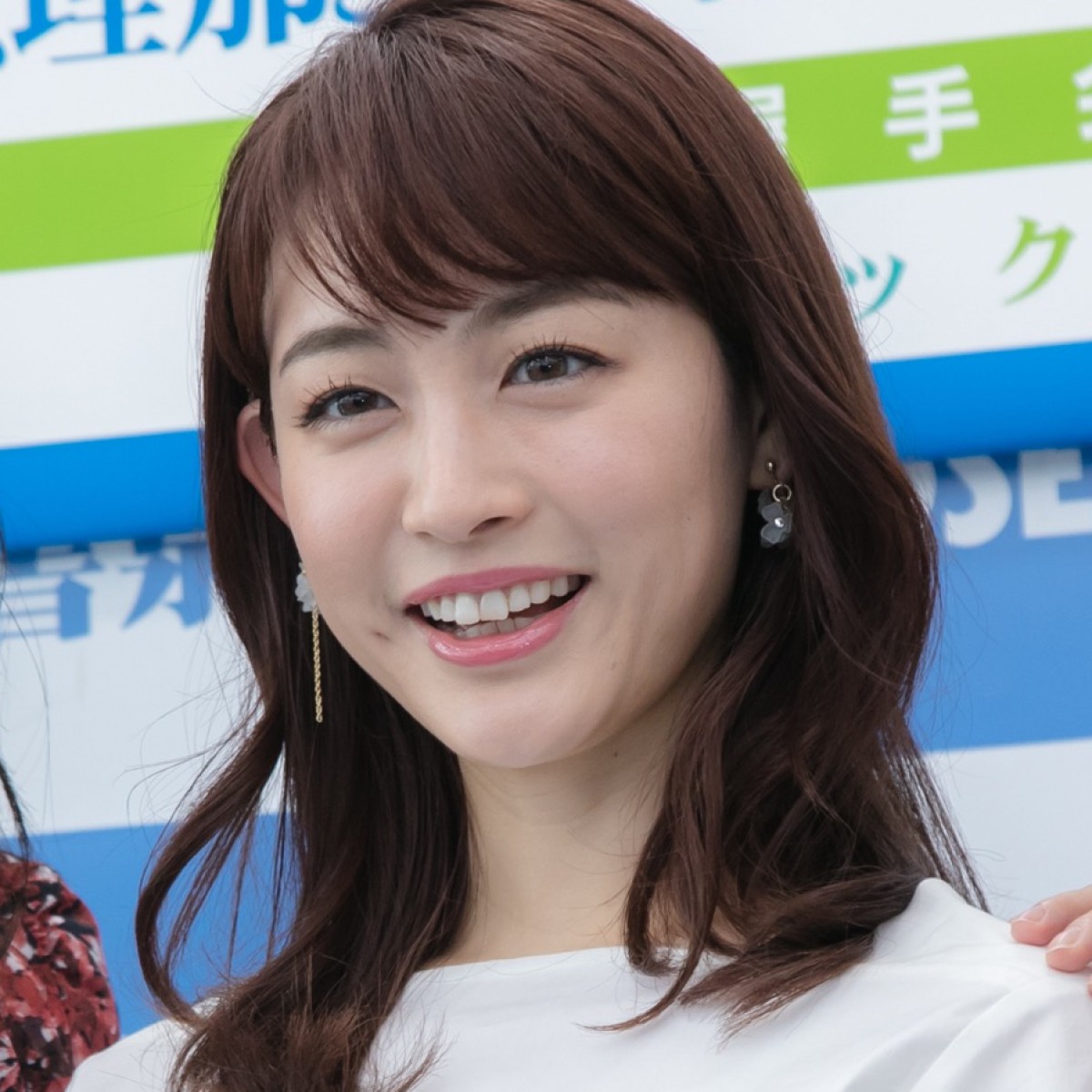 新井恵理那、エレガントなジャケット＆スカーフ姿に「素敵すぎる」の声