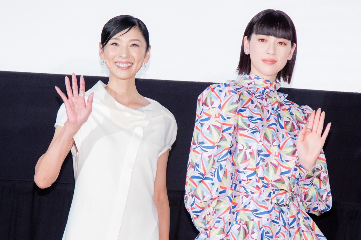 三吉彩花、黒木瞳は「お母さんのようなお姉さんのような感覚」