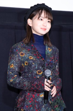 映画『ジオラマボーイ・パノラマガール』公開記念舞台あいさつに登場した山田杏奈