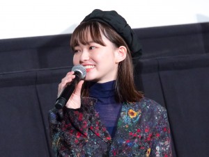 映画『ジオラマボーイ・パノラマガール』公開記念舞台あいさつに登場した山田杏奈