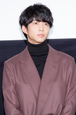 映画『ジオラマボーイ・パノラマガール』公開記念舞台あいさつに登場した鈴木仁