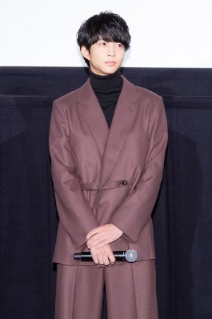 映画『ジオラマボーイ・パノラマガール』公開記念舞台あいさつに登場した鈴木仁