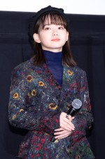 映画『ジオラマボーイ・パノラマガール』公開記念舞台あいさつに登場した山田杏奈
