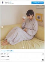 お腹ふっくらショットを披露　※「吉田明世」インスタグラム