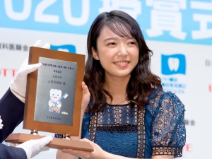 「ベストスマイル・オブ・ザ・イヤー2020」授賞式に登場した上白石萌音