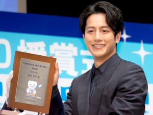 「ベストスマイル・オブ・ザ・イヤー2020」授賞式に登場した溝端淳平