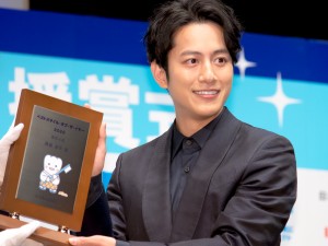 「ベストスマイル・オブ・ザ・イヤー2020」授賞式に登場した溝端淳平