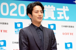 「ベストスマイル・オブ・ザ・イヤー2020」授賞式に登場した溝端淳平