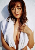 【写真】小松彩夏、より美しくセクシーになった姿をグラビアで披露