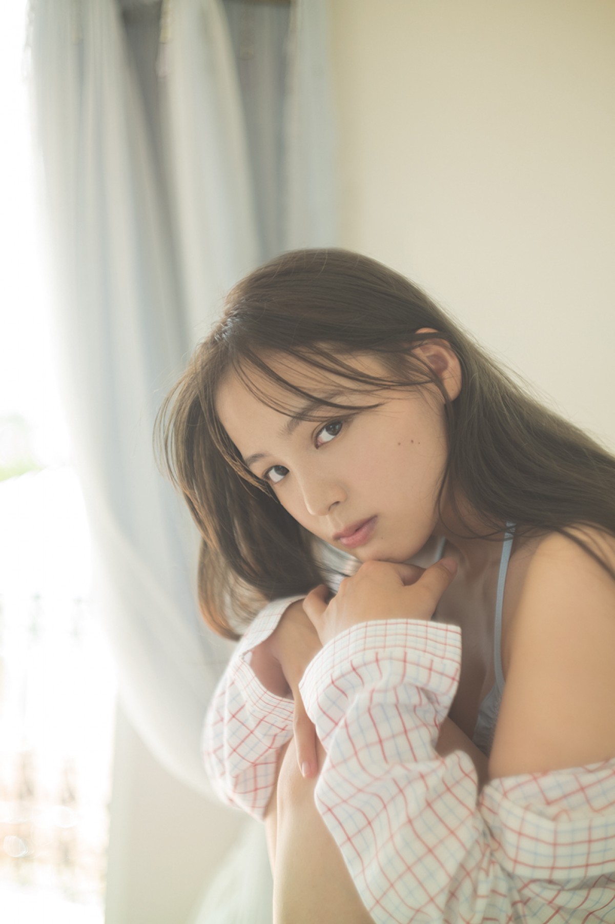 “驚異の顔面偏差値”立野沙紀、自然体のビキニショット　初のソロカレンダー
