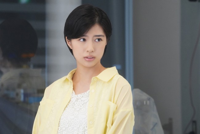 『監察医 朝顔』第2シーズン第3話に出演する佐久間由衣の場面写真