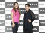「Galaxy A51 5G」メディア向け記者発表会に登場したゆりやんレトリィバァ（右）