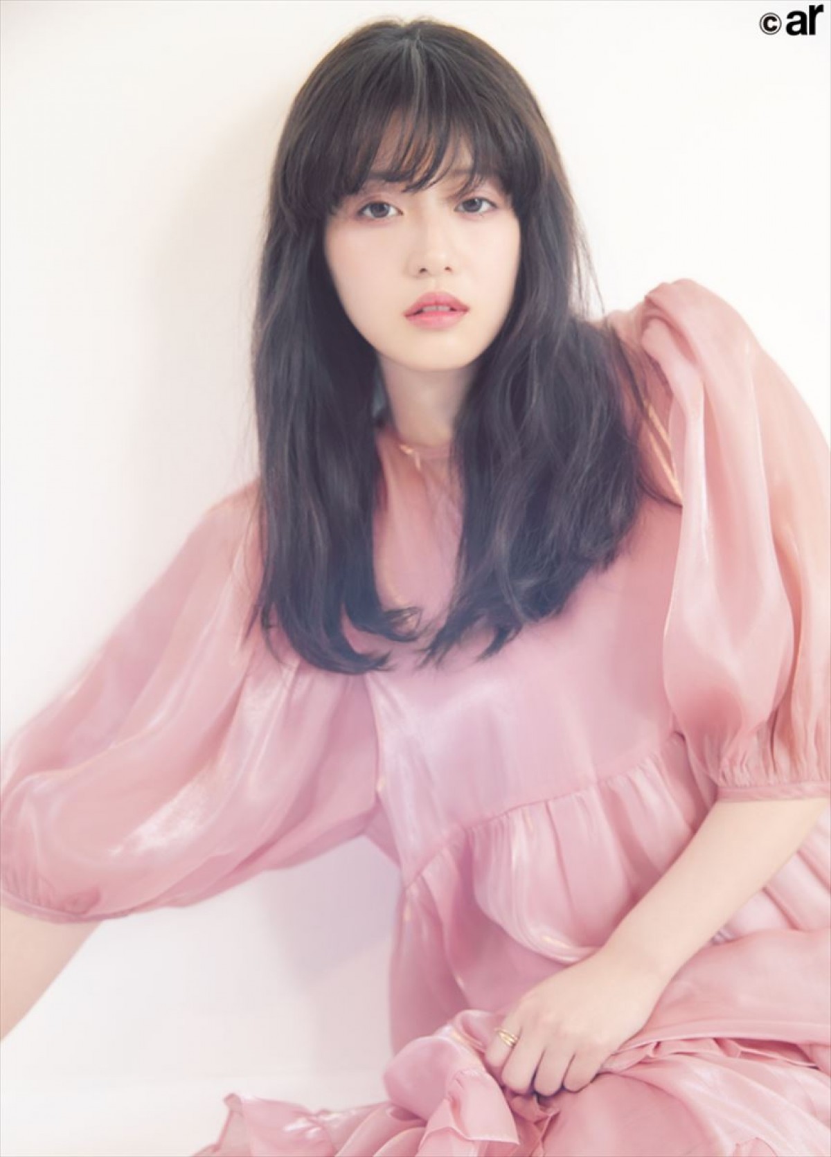 今田美桜、レアな前髪あり“アンニュイ”ショットに反響「誰かと思った！」