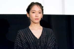 映画『泣く子はいねぇが』舞台あいさつに登場した吉岡里帆