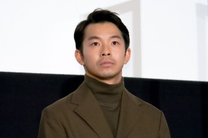 映画『泣く子はいねぇが』舞台あいさつに登場した仲野太賀