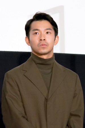 映画『泣く子はいねぇが』舞台あいさつに登場した仲野太賀