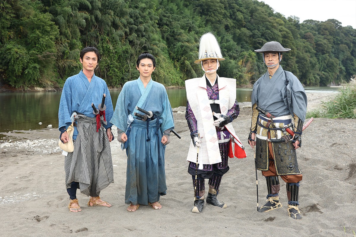 “渋沢栄一”吉沢亮×“徳川慶喜”草なぎ剛が運命の初対面 『青天を衝け』ロケコメント到着