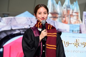 ＜ハリー・ポッター 魔法ワールドのクリスマス at LAZONA＞オープニングイベントに登場した堀田茜