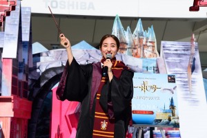 ＜ハリー・ポッター 魔法ワールドのクリスマス at LAZONA＞オープニングイベントに登場した堀田茜