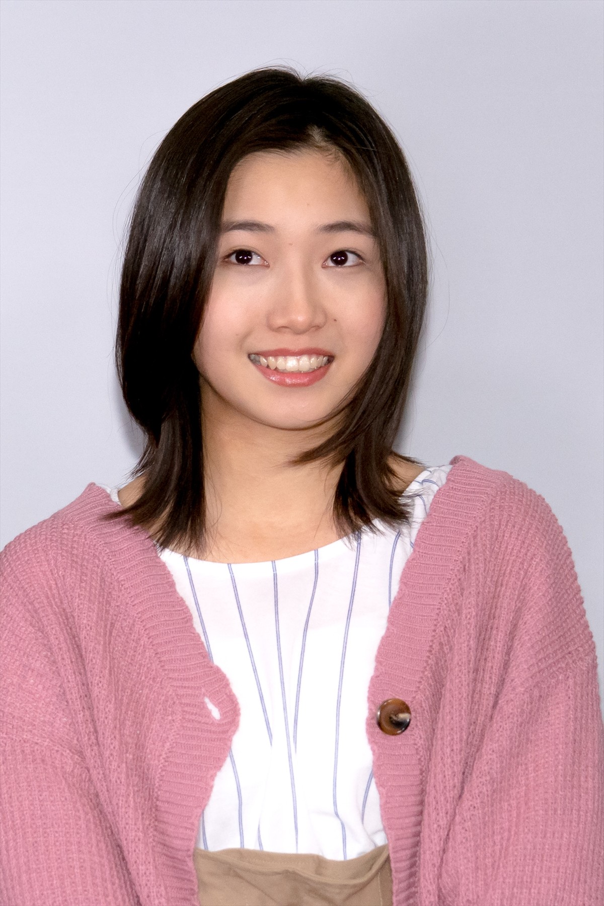 YOASOBI・ikura、親友・小野莉奈の“仕事の顔”を見て感動「うるうるしてました」